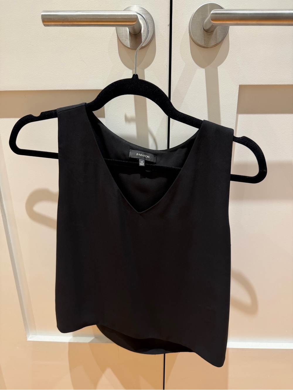Babaton Black V-Neck Sleeveless Camisole (XXS)